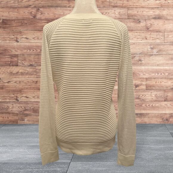 Vintage GUESS 1981 Knitted Sweater Size Small Gold Logo Long Sleeve - Picture 2 of 12